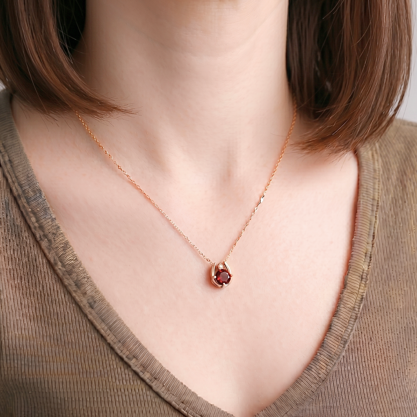 ガーネット×ダイヤモンド0.01ct ホースシューネックレス K10YG