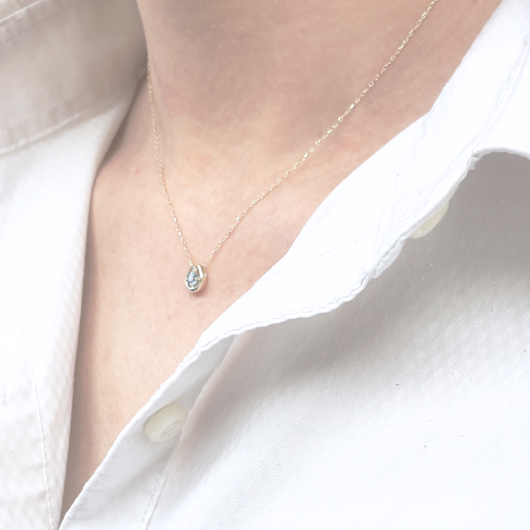 ブルートパーズ×ダイヤモンド0.01ct ホースシューネックレス K10YG