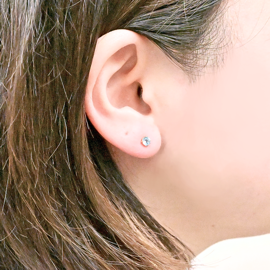 ブルートパーズ 　ラウンドカット　スタッドピアス　 K18YG