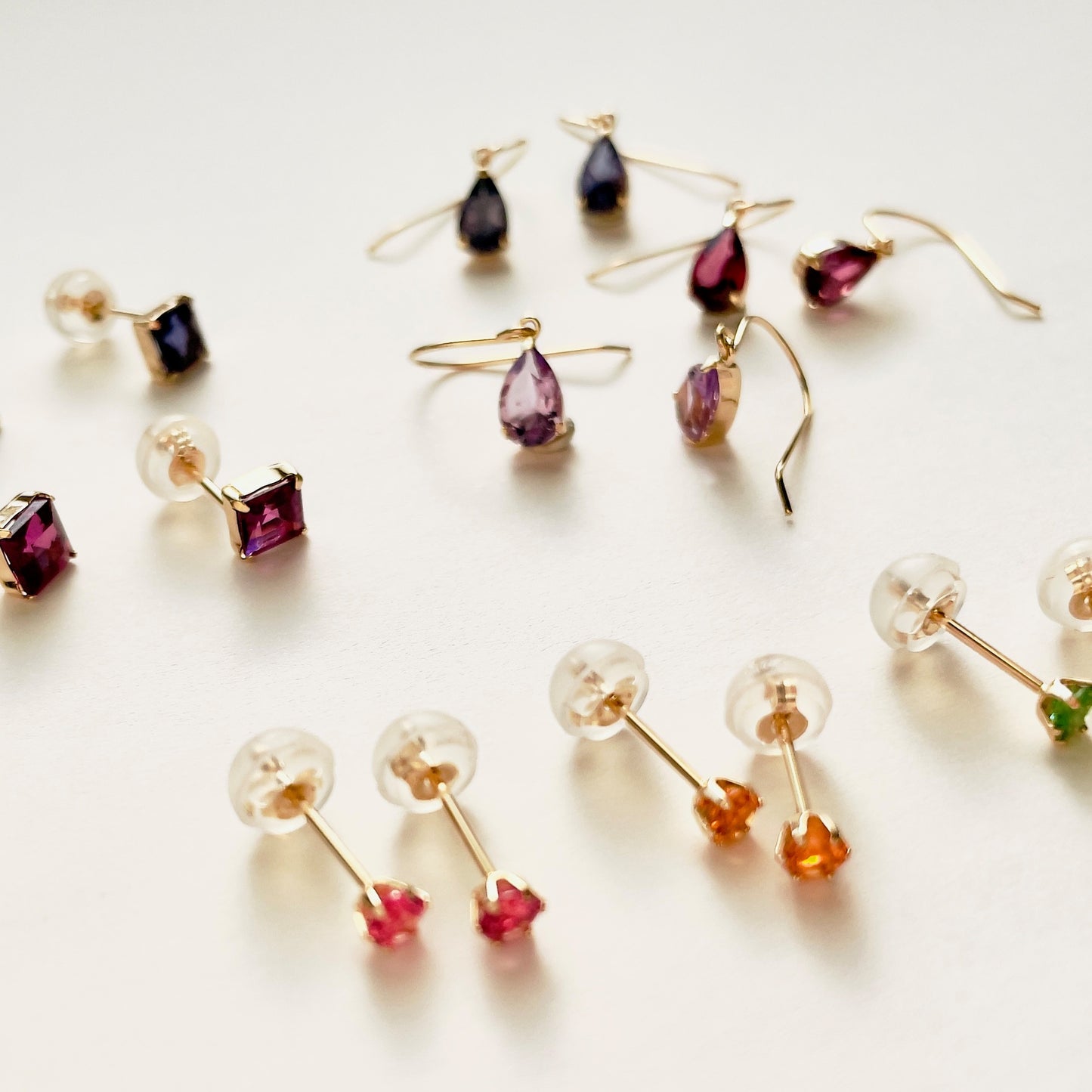 グリーンガーネット　ラウンドカット　スタッドピアス　K10YG