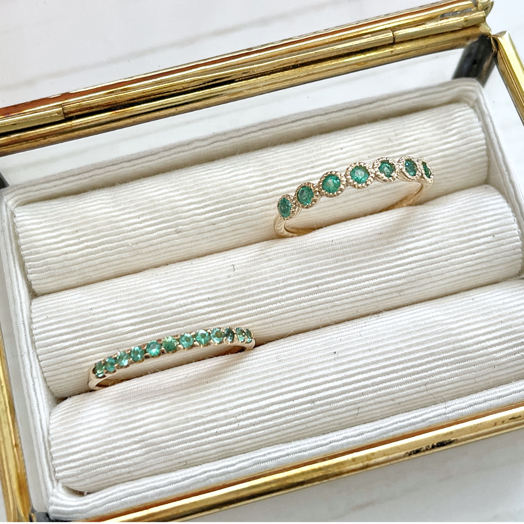 エメラルド ミル打ちハーフエタニティ リング K10YG