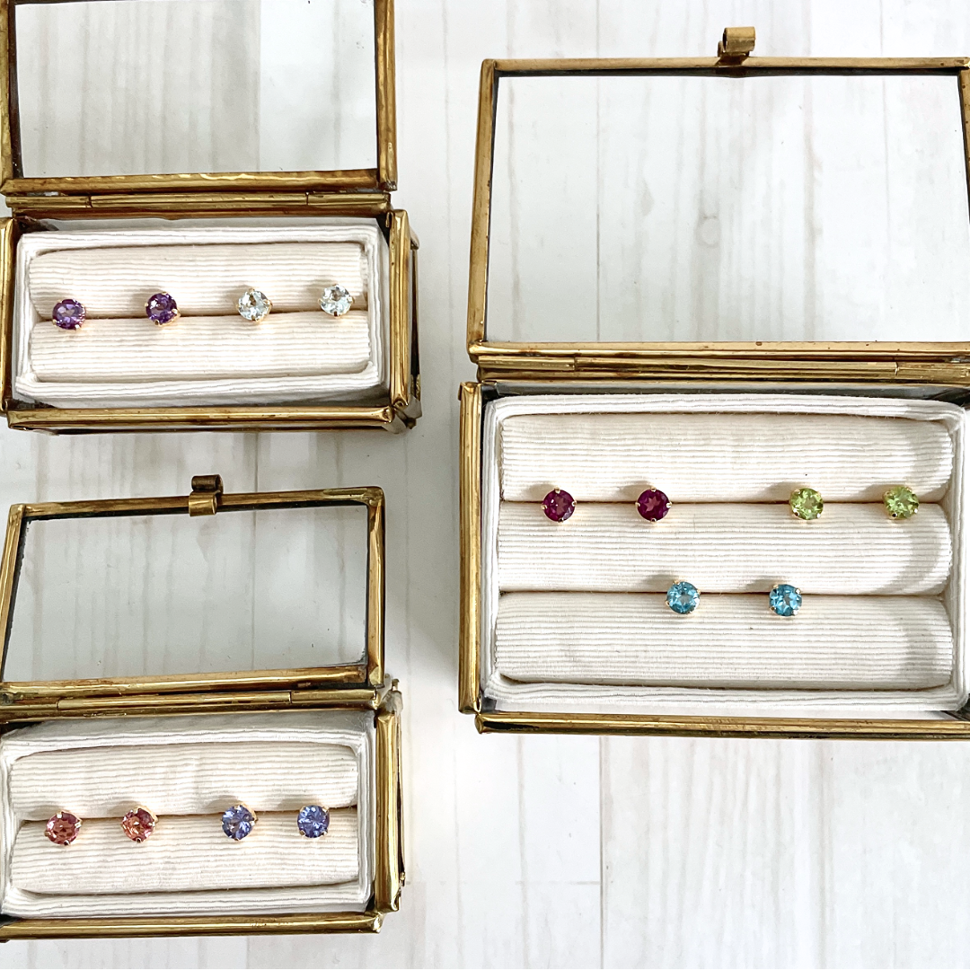 ブルートパーズ 　ラウンドカット　スタッドピアス　 K18YG