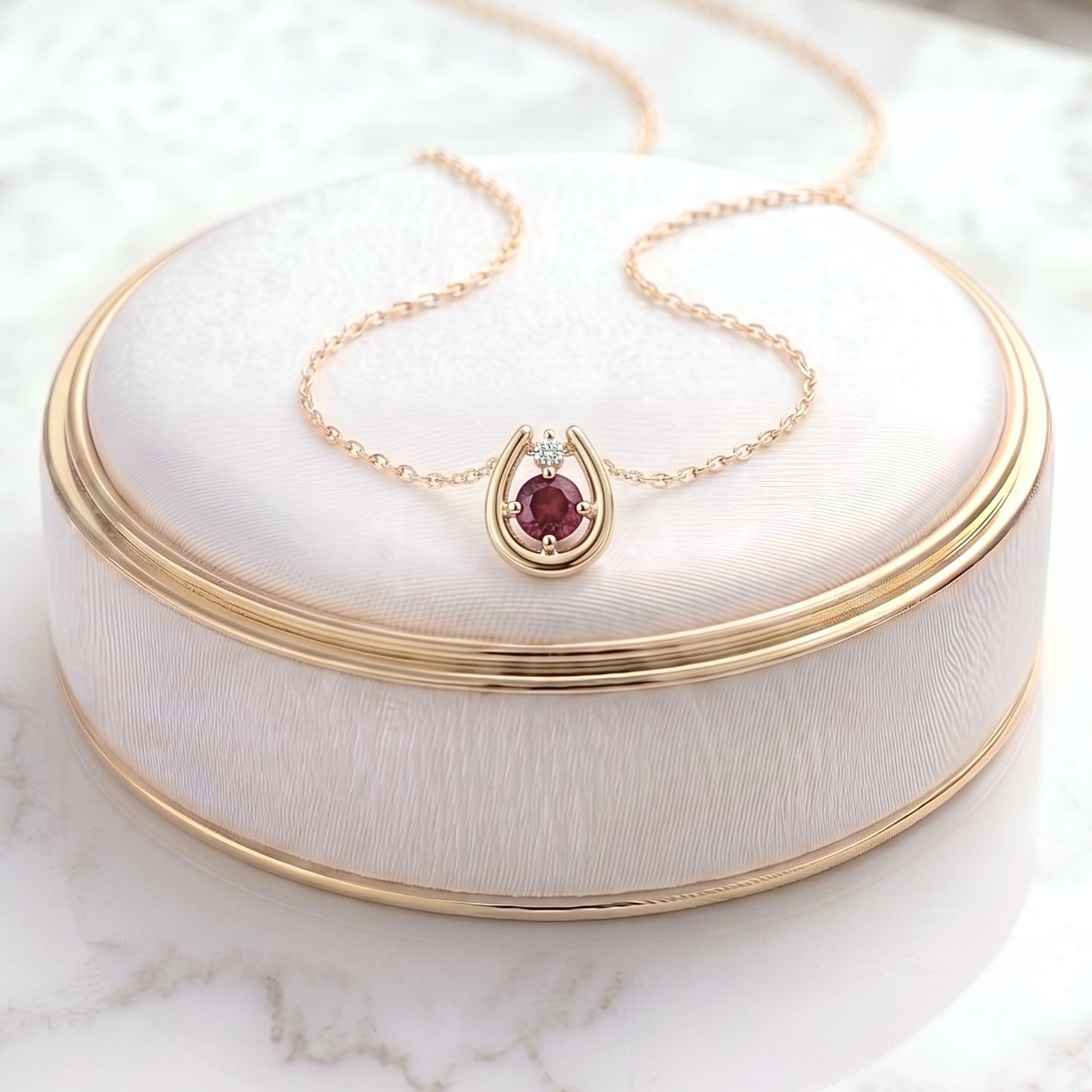 ガーネット×ダイヤモンド0.01ct ホースシューネックレス K10YG