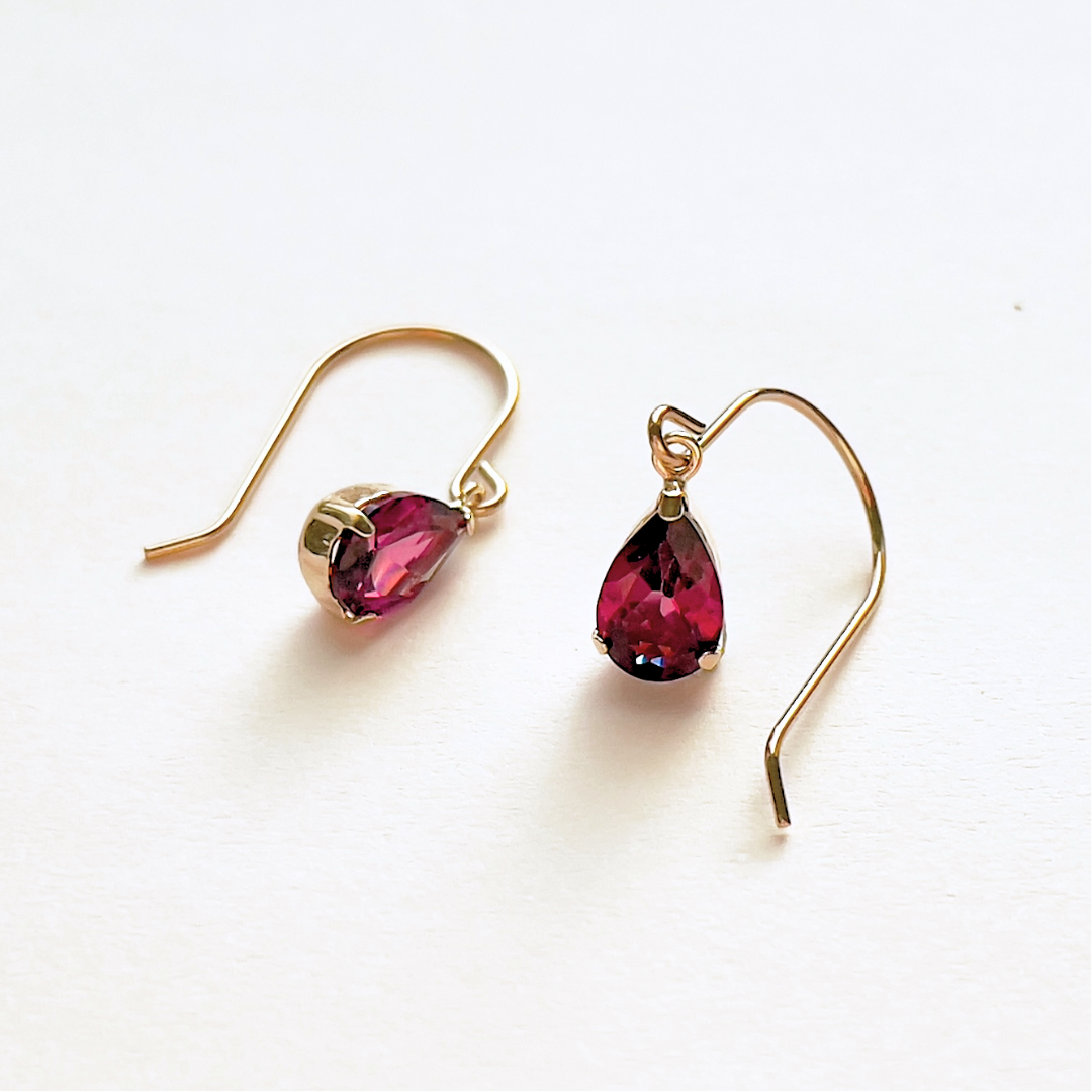 ロードライトガーネット　ペアシェイプカット　フックピアス　K10YG