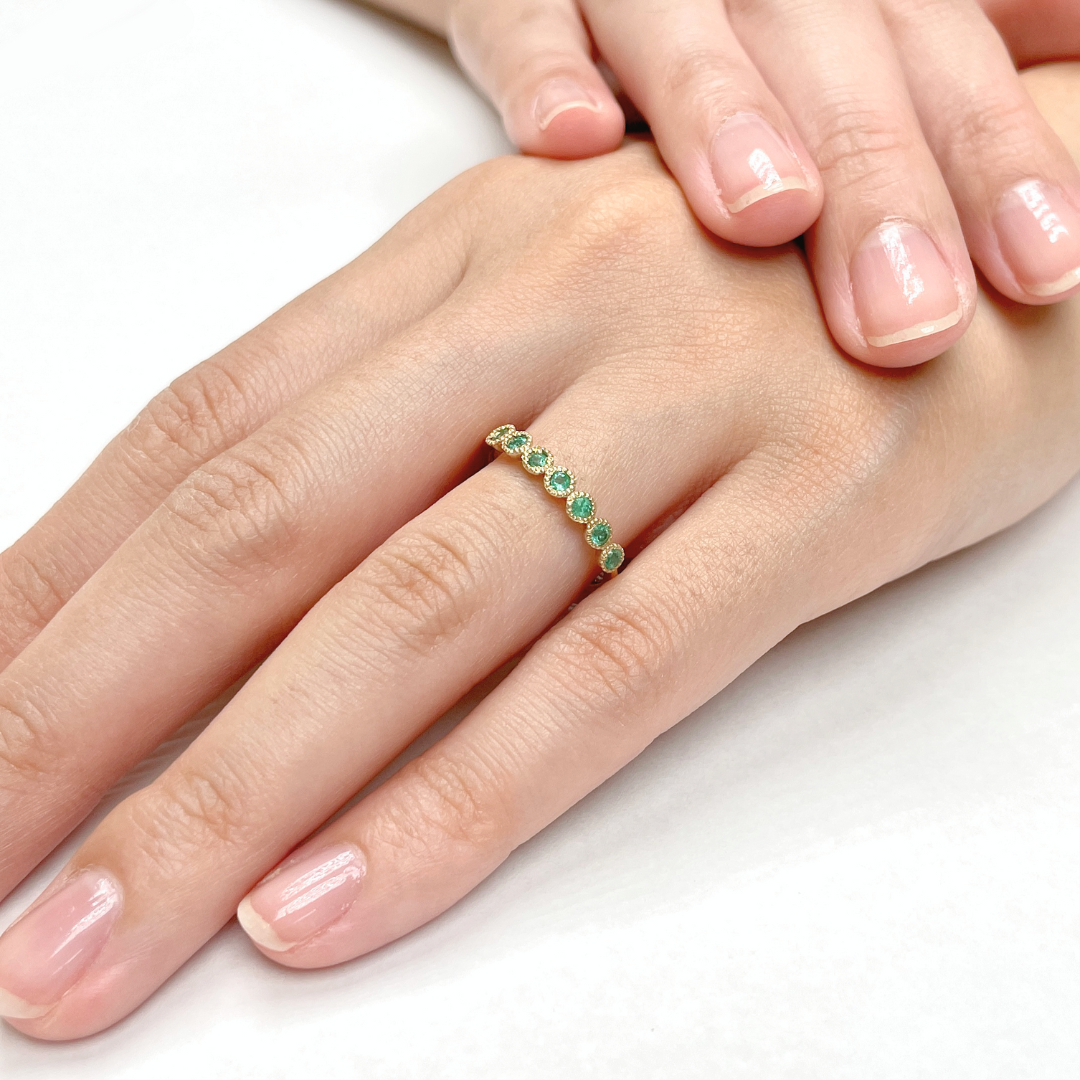 エメラルド ミル打ちハーフエタニティ リング K10YG