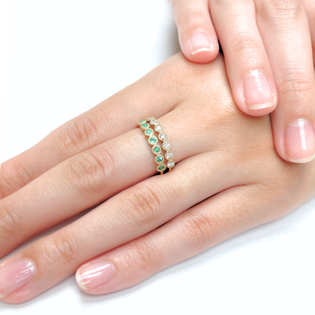 エメラルド ミル打ちハーフエタニティ リング K10YG