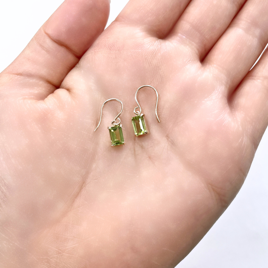 ペリドット　スクエアカット　フックピアス　K10YG
