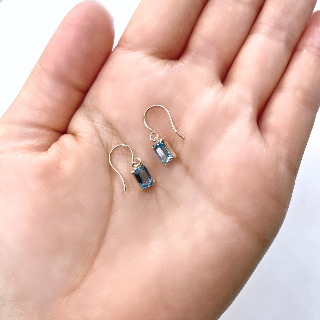 ブルートパーズ　スクエアカット　フックピアス　K10YG