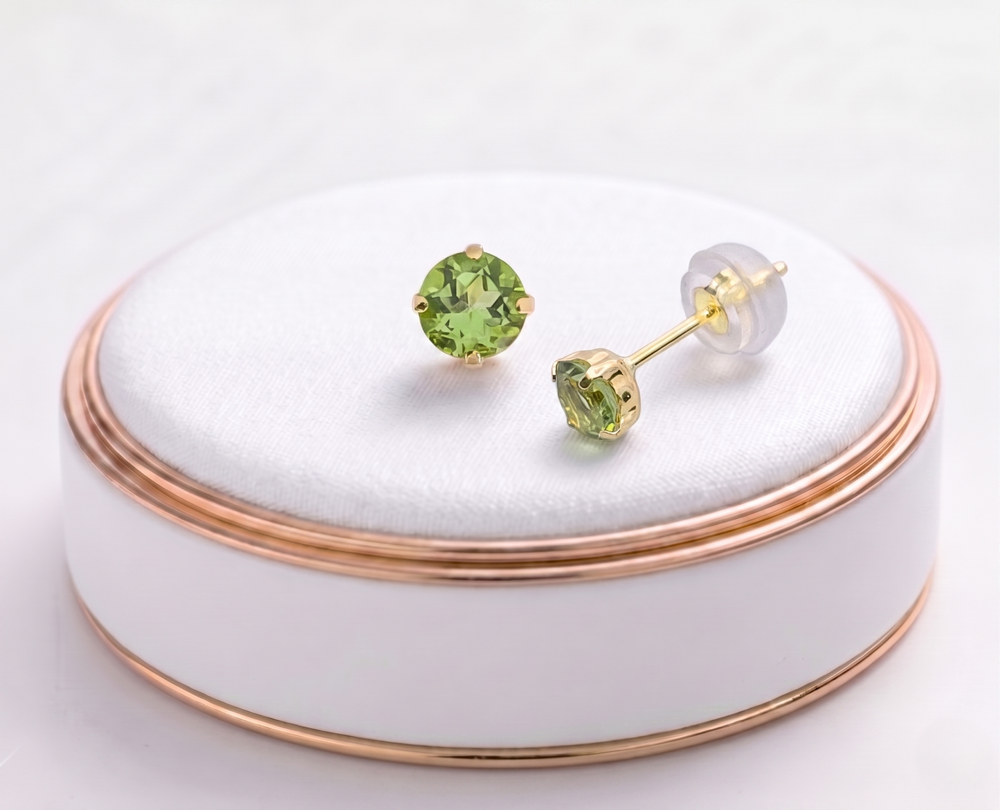 ペリドット 　ラウンドカット　スタッドピアス　 K18YG