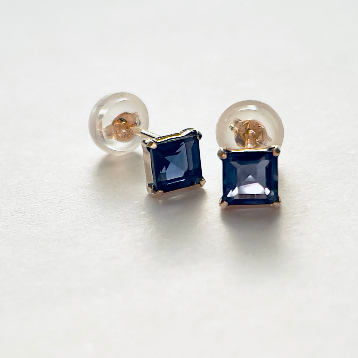 アイオライト　スクエアカット　スタッドピアス　K10YG