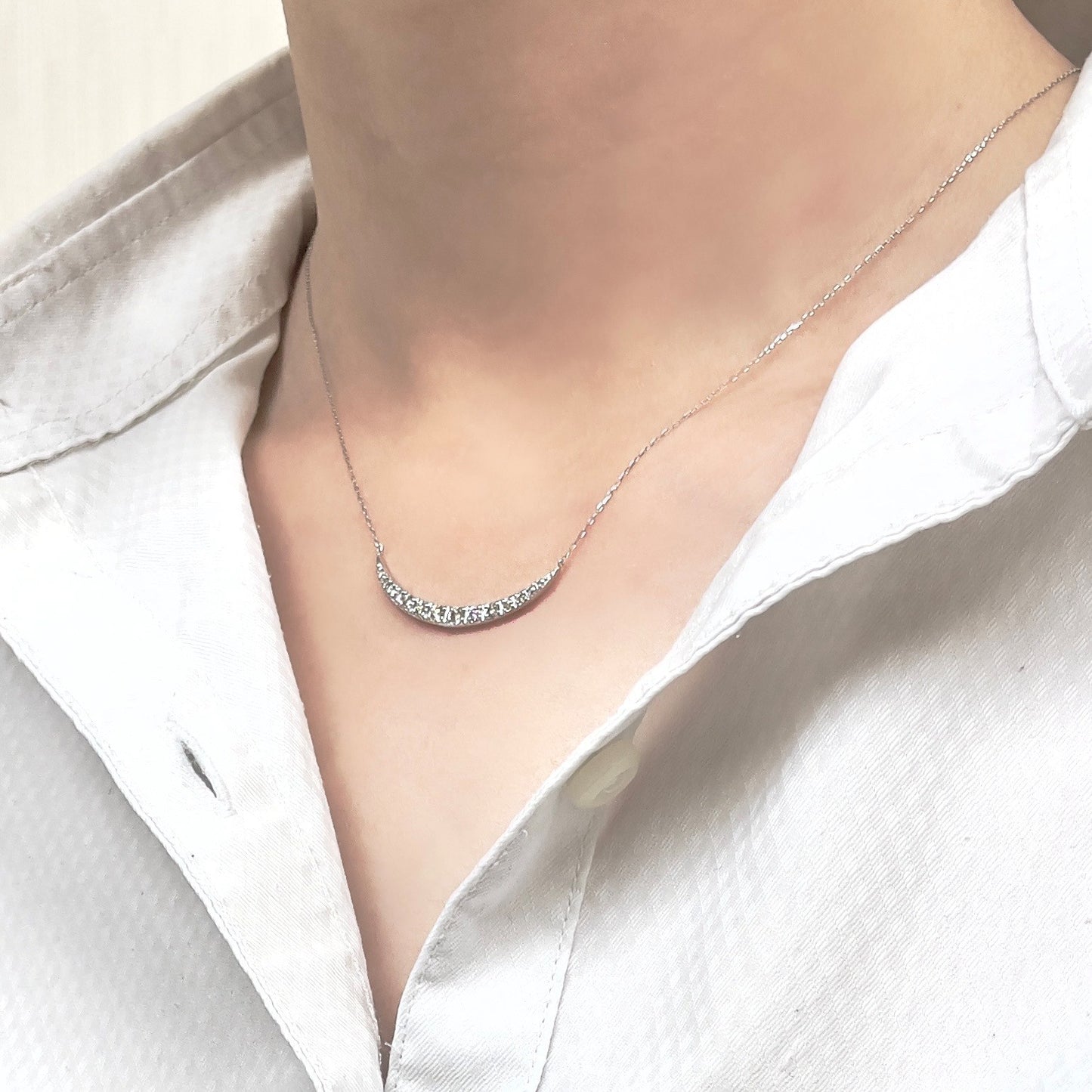 ダイヤモンド　ハーフムーンデザイン　ネックレス　プラチナ