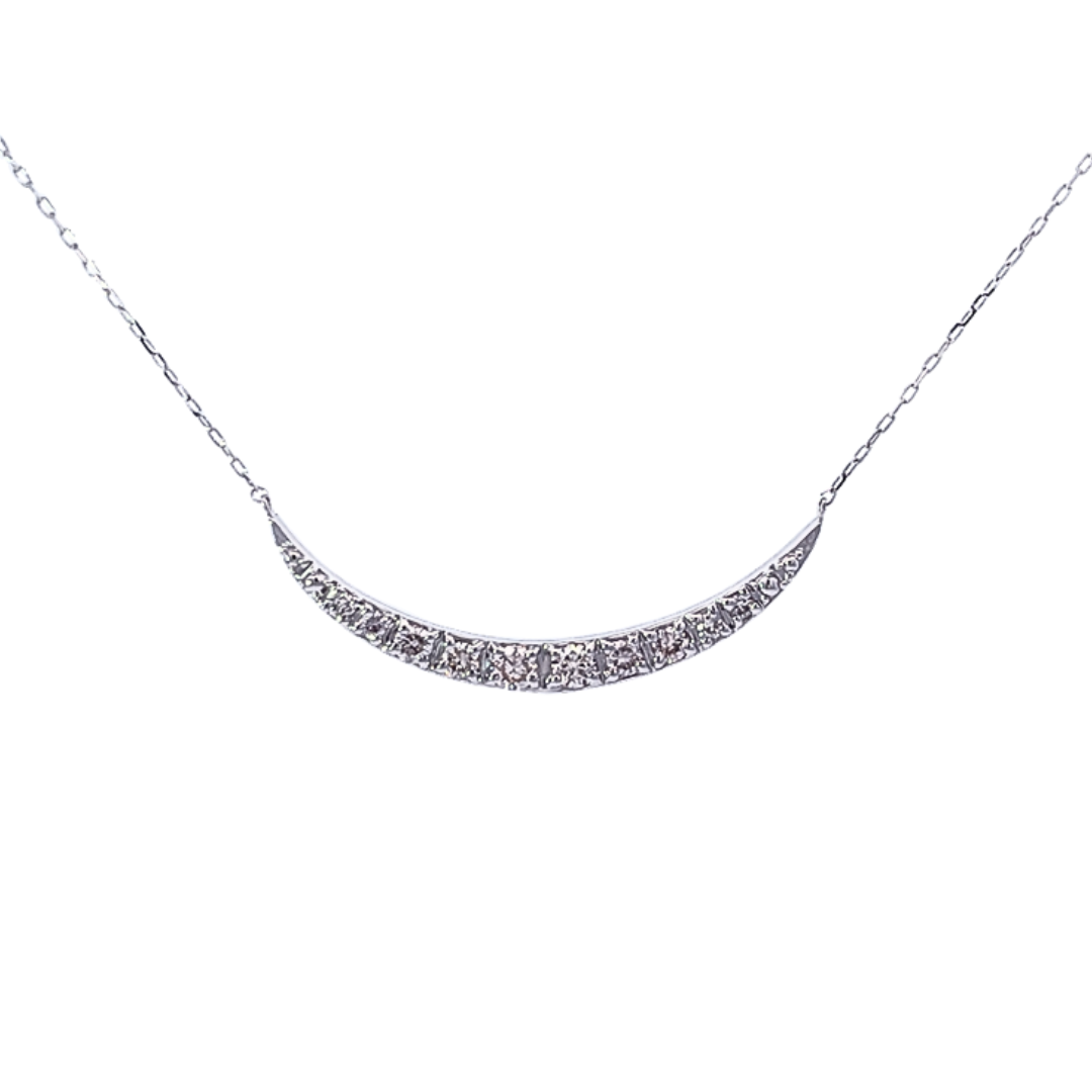 ダイヤモンド　ハーフムーンデザイン　ネックレス　プラチナ