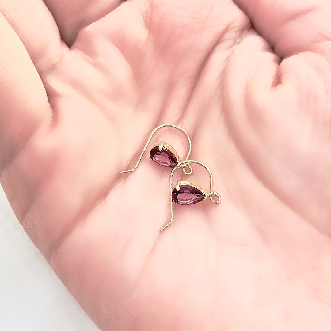 ロードライトガーネット　ペアシェイプカット　フックピアス　K10YG