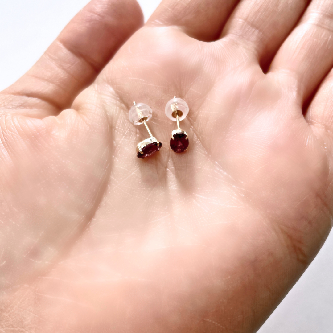 ロードライトガーネット　オーバルカット　スタッドピアス　K10YG